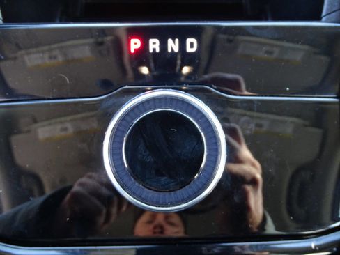 Used 2023 Jeep Grand Cherokee Laredo image 31