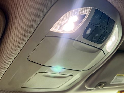Used 2017 Chrysler Pacifica Touring-L FWD image 22