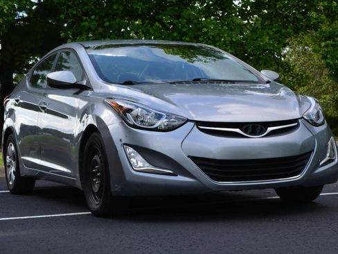 Used 2016 Hyundai Elantra SE FWD image 3