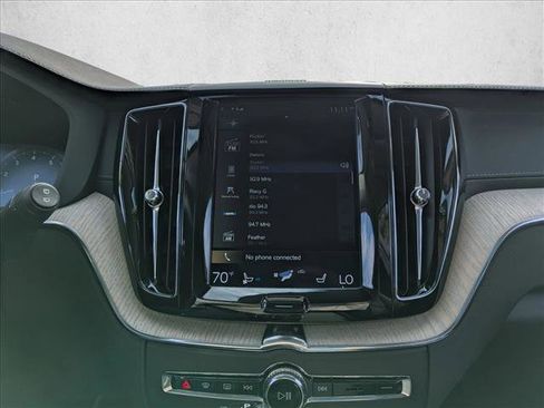 Used 2019 Volvo XC60 T5 Inscription image 12