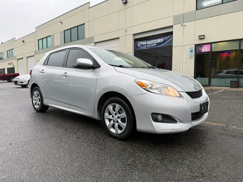 Used 2013 Toyota Matrix S FWD image 2