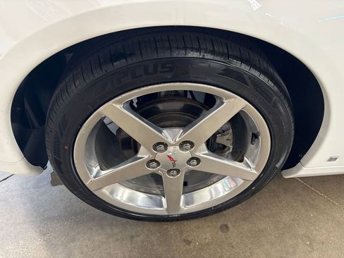 Used 2006 Chevrolet Corvette Coupe w/ Preferred Equipment Group RWD image 35