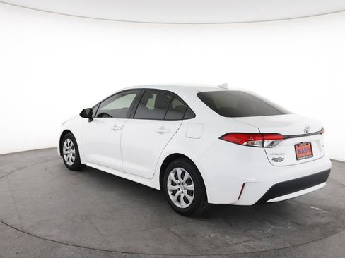Used 2022 Toyota Corolla LE image 9