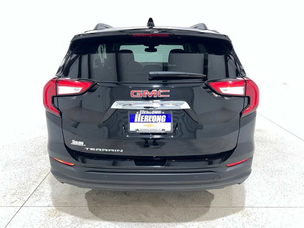 Used 2024 GMC Terrain SLE w/ Driver Convenience Package FWD image 4