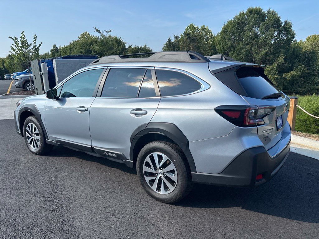 Used 2024 Subaru Outback Premium AWD/4WD image 6