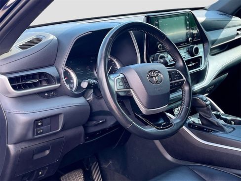 Used 2022 Toyota Highlander XSE image 9