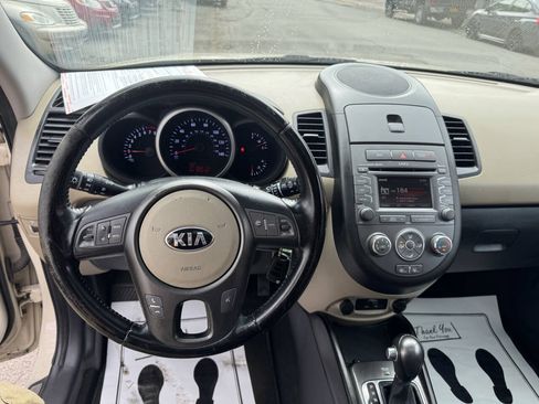 Used 2013 Kia Soul ! FWD image 8