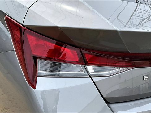Used 2022 Hyundai Elantra SEL w/ Cargo Package FWD image 25