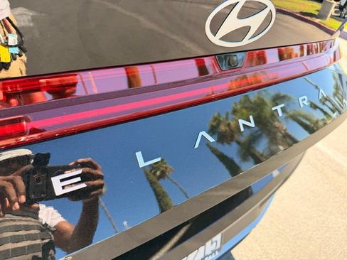 Used 2025 Hyundai Elantra Hybrid FWD image 26
