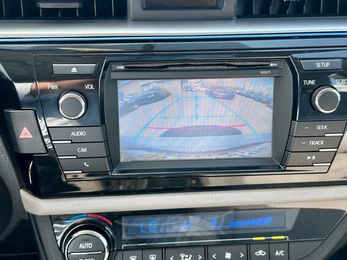 Used 2016 Toyota Corolla LE FWD image 9