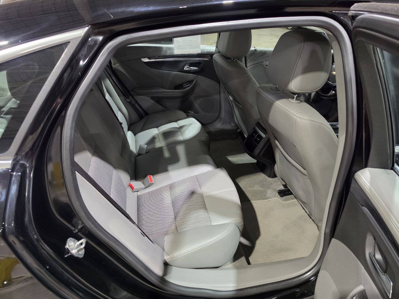 Used 2019 Chevrolet Impala LT FWD image 30