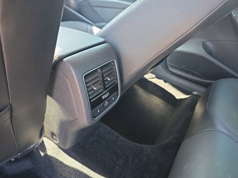 Used 2018 Volkswagen Passat 2.0T SEL Premium FWD image 32