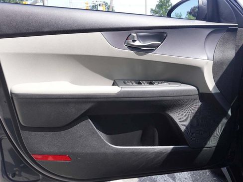 Used 2022 Kia Forte LXS w/ LXS Technology Package FWD image 19