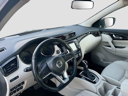 Used 2022 Nissan Rogue Sport SL FWD image 9