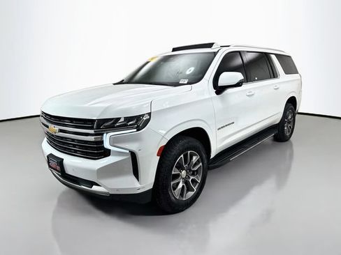 Used 2023 Chevrolet Suburban LT w/ LT Signature Plus Package RWD image 3