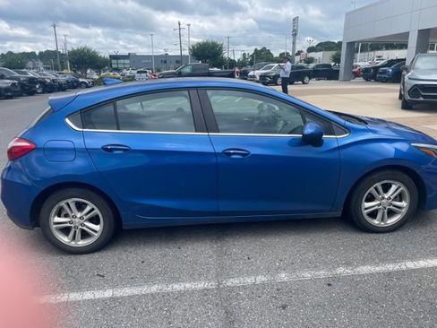 Used 2017 Chevrolet Cruze LT w/ Convenience Package FWD image 5