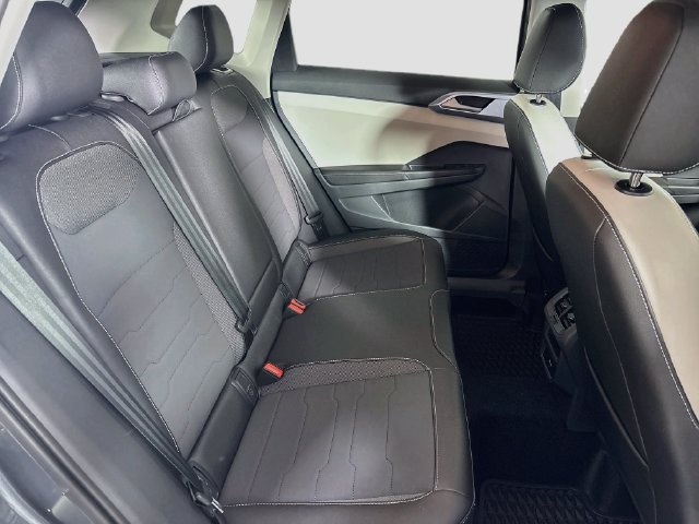 Certified 2025 Volkswagen Taos SE AWD/4WD image 28