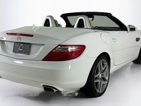Used 2015 Mercedes-Benz SLK 250 image 25