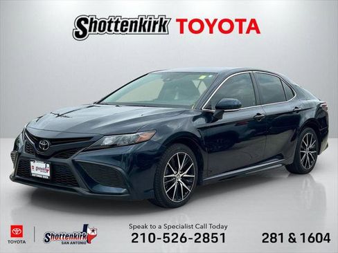 Certified 2021 Toyota Camry SE w/ Convenience Package FWD image 1