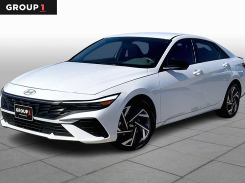 Used 2025 Hyundai Elantra Sport image 1