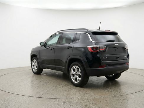 Used 2025 Jeep Compass Latitude AWD/4WD image 6