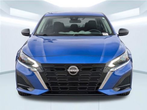Used 2025 Nissan Altima 2.5 SV FWD image 10