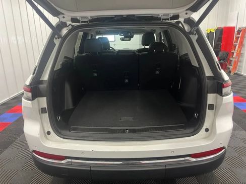 Used 2023 Jeep Grand Cherokee 4WD 4xe image 5