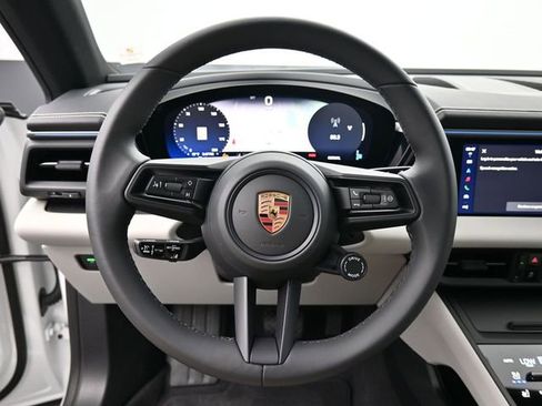 Certified 2025 Porsche Macan Electric RWD image 7