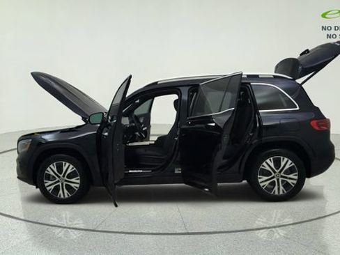 Used 2025 Mercedes-Benz GLB 250 4MATIC w/ Exclusive Package image 12