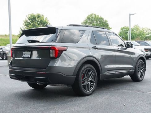 Used 2025 Ford Explorer ST-Line w/ Premium Package RWD image 11