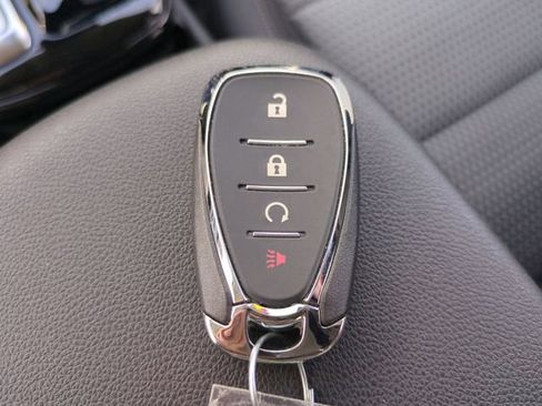 Used 2025 Chevrolet Trax LT w/ LT Convenience Package FWD image 34