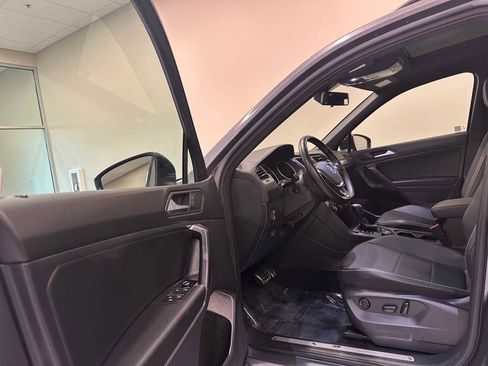 Used 2021 Volkswagen Tiguan SE R-Line image 22