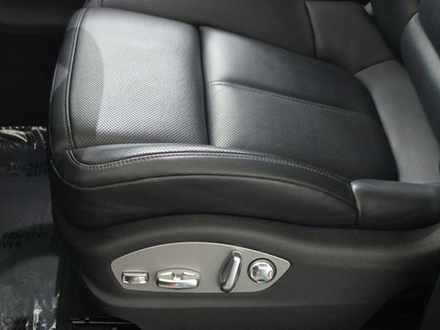 Used 2025 Porsche Macan AWD/4WD image 32