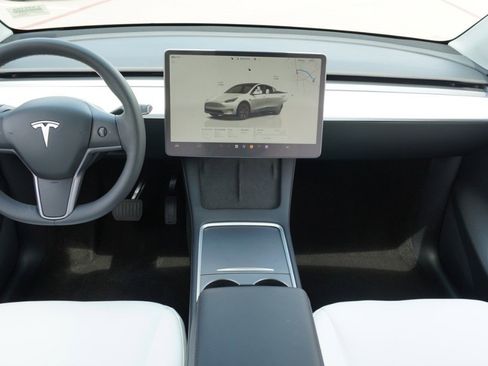Used 2025 Tesla Model Y Long Range image 22