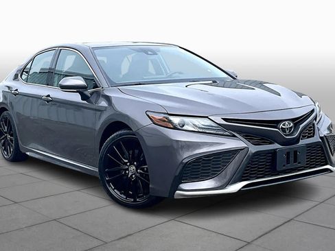 Used 2023 Toyota Camry XSE FWD image 3