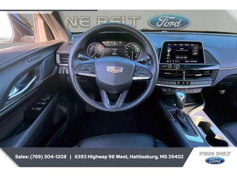 Used 2026 Cadillac CT4 Premium Luxury RWD image 5