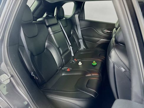 Used 2019 Jeep Cherokee Latitude Plus FWD image 25