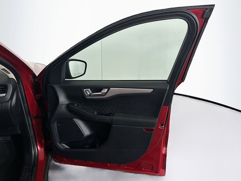 Used 2020 Ford Escape SE image 31