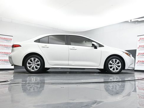 Used 2021 Toyota Corolla LE image 39