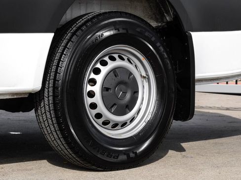 Used 2024 Mercedes-Benz Sprinter 2500 image 49