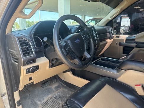 Used 2017 Ford F250 XLT w/ XLT Premium Package AWD/4WD image 14