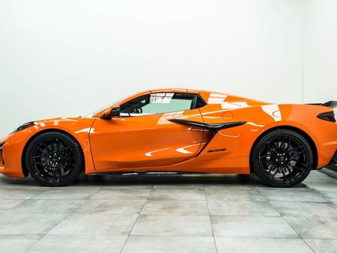 Used 2024 Chevrolet Corvette Z06 RWD image 7