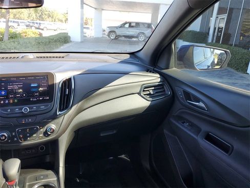 Certified 2022 Chevrolet Equinox RS w/ Infotainment Package image 18