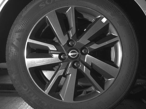 Used 2025 Nissan Versa SV FWD image 12