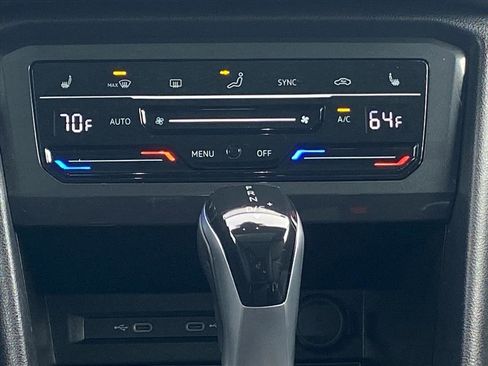 Certified 2022 Volkswagen Tiguan SE R-Line image 10