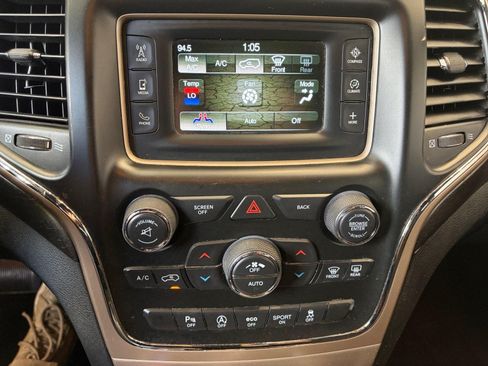 Used 2017 Jeep Grand Cherokee Laredo AWD/4WD image 19