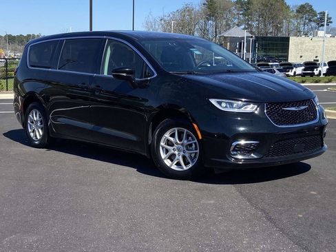 Used 2024 Chrysler Pacifica Touring-L FWD image 1