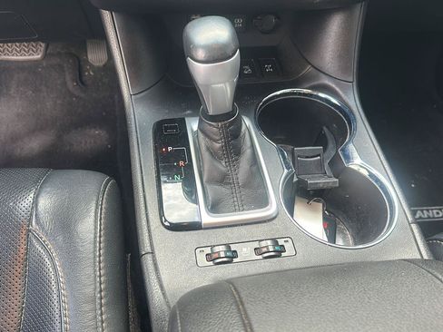 Used 2019 Toyota Highlander Limited AWD/4WD image 18