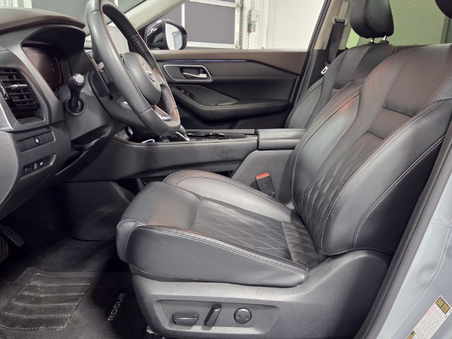 Used 2023 Nissan Rogue Platinum FWD image 5