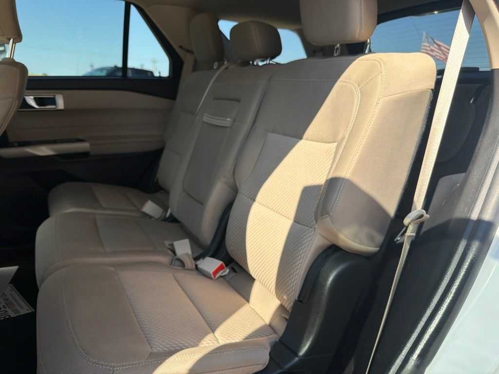 Used 2023 Ford Explorer XLT AWD/4WD image 13